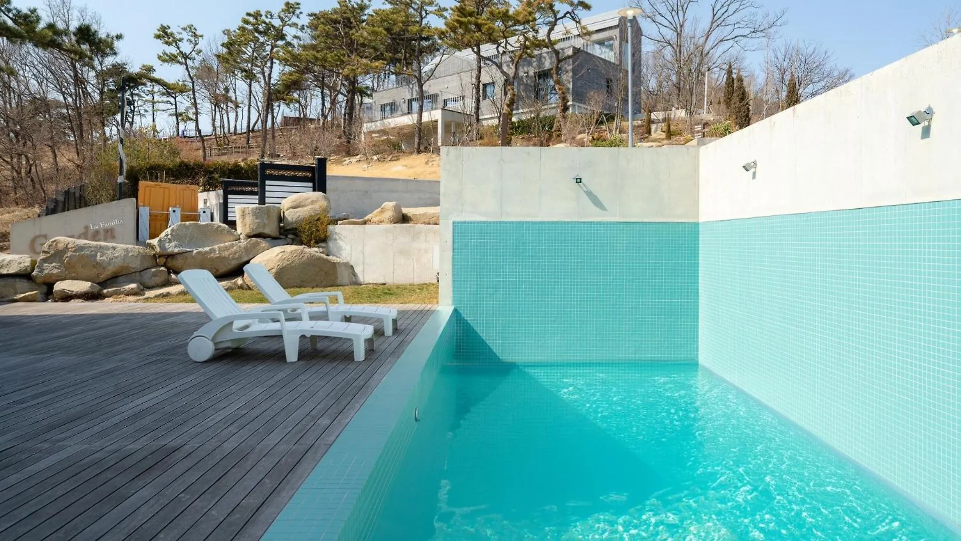 Ganghwado Lafamilia Pension Incheon 0*,  South Korea