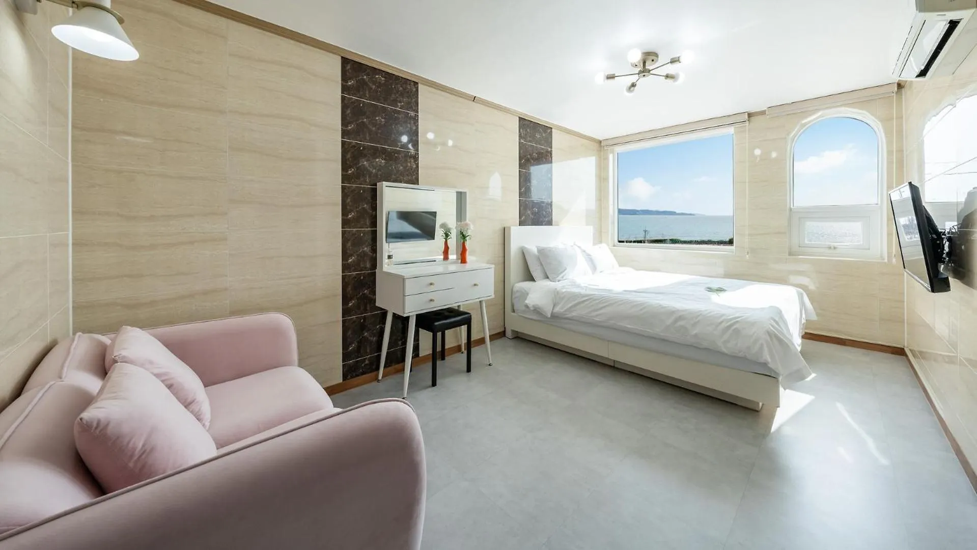 Ganghwado Lafamilia Pension Incheon 0*,  South Korea